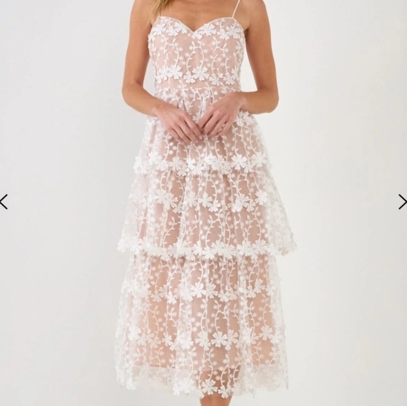 Endless Rose Dresses & Skirts - Endless Rose nude white floral sleeveless lace tiered backless midi dress